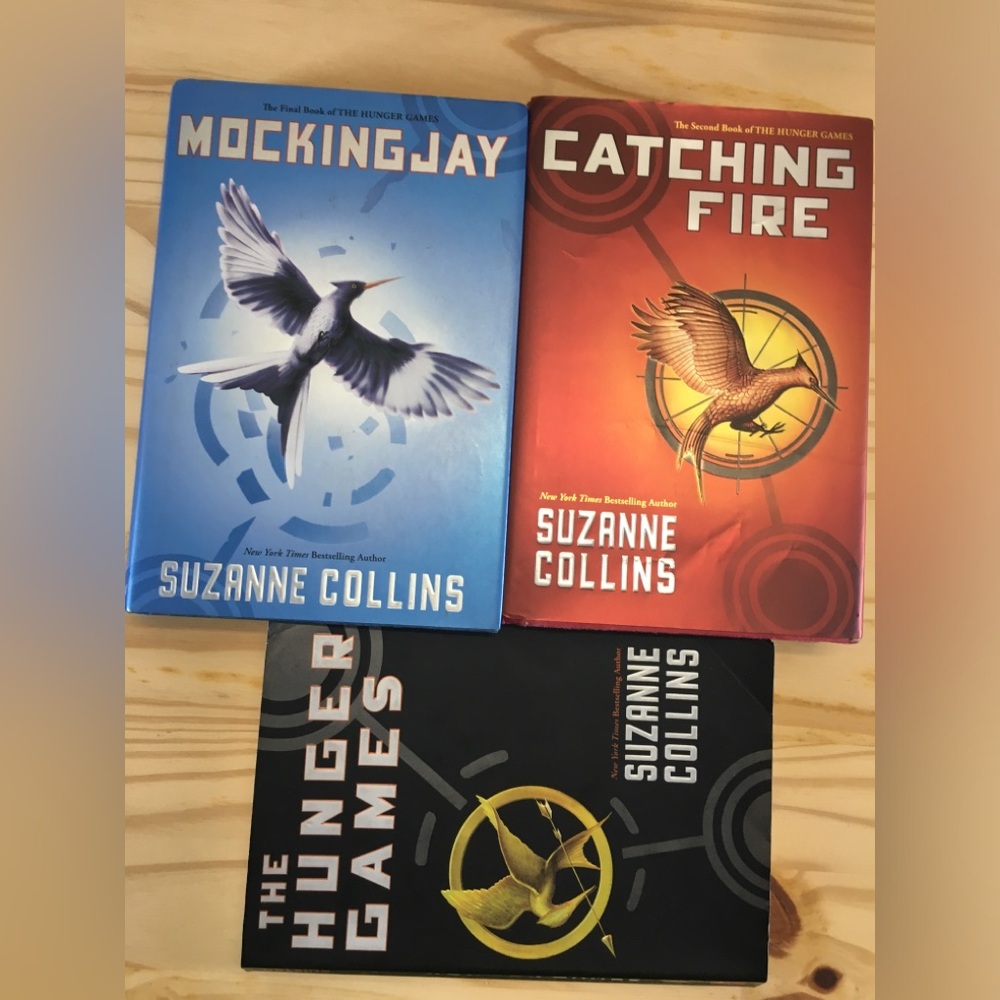 Hunger Games Trilology Books - Hunger Games, Catching Fire, & Mockingjay Collins